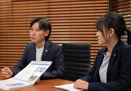 研修中は先輩が同行します